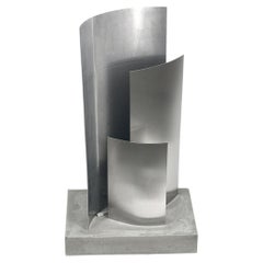 ESSENZ Stehlampe aus Beton, Edelstahl und Aluminium von Case Studios