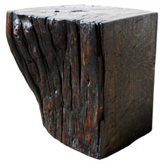W2376: Taburete exclusivo en roble oxidado, de Jörg Pietschmann