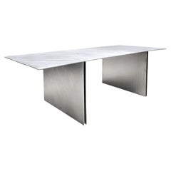 Table de salle à manger en aluminium poli à la main, par Case Studios