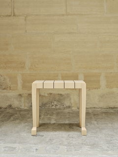 Mesita auxiliar «Hooves» en madera marfil de Veermakers
