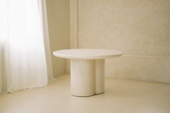 Tavola rotonda “Time of Dream 1500” in intonaco color lime di Plature