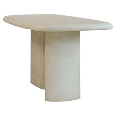 Tavolo Layer Stone 2300 con finitura in intonaco color calce di Plature