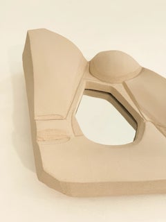 Skulpturaler Spiegel „Ivory Clay“ von Olivia Cognet