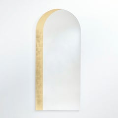 Wandspiegel „Gallery L“ mit Metalloberfläche in Blattgoldoptik von Deknudt Mirrors