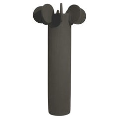 Vase aus schwarzem Ton von Olivia Cognet
