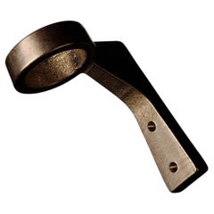 Moderne Flaschenhalterung „Solo“ aus Bronze von Henry Wilson
