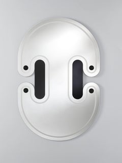 Specchio contemporaneo "Satellite Black" in vetro, laccato e legno di Deknudt Mirrors
