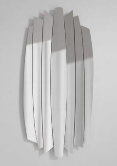 Specchio scultoreo contemporaneo "Tutti XL" con cornice sintetica di Deknudt Mirrors