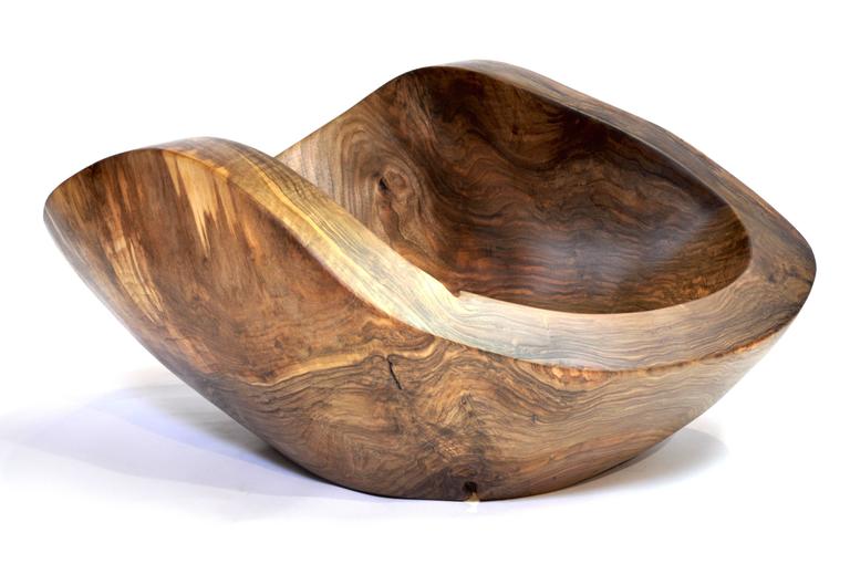 Unique signed bowl by Jörg Pietschmann
Bowl, walnut
Measures: H 44 x W 94 x D 69 cm
Crafted from a huge very old European walnut tree.
Polished oil finish.

In Pietschmann’s sculptures, trees that for centuries were part of a landscape and