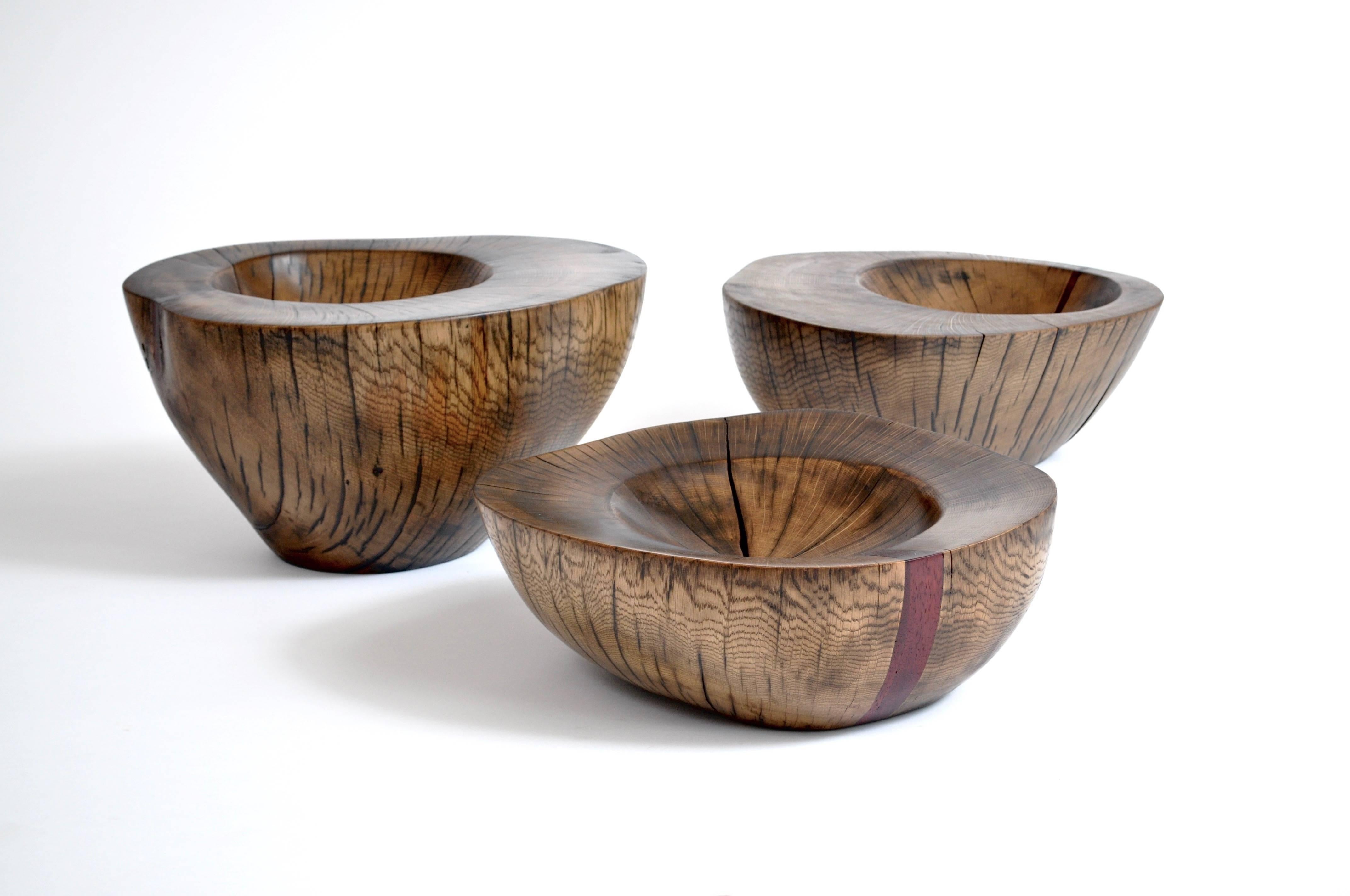 Unique signed bowls by Jörg Pietschmann
Bowls: Oak, padouk, ebonized · V1285
Measures: H 26, 20, 16 Ø 50, 47, 48 cm
Three bowls made from a large branch of a fallen majestic oak tree,
with a insert from padouk.
Polished oil finish.

In