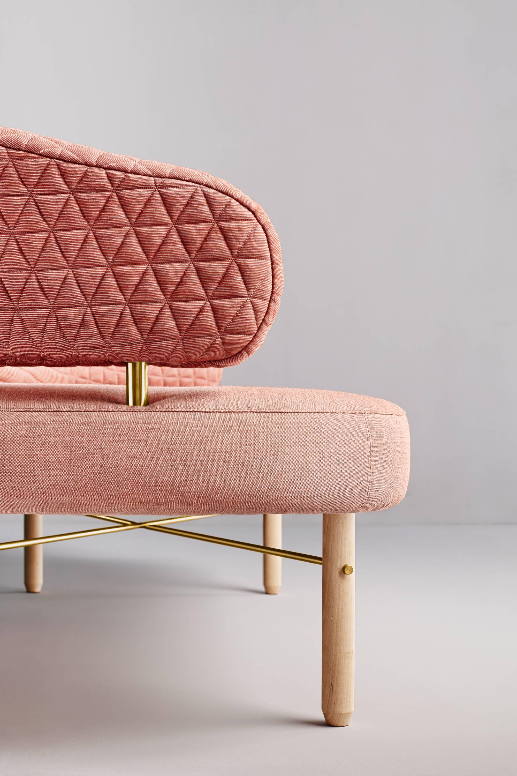 Simone sofa - Sputnik Studio - Design Homage to Nina Simone
Elegant and flirty, Simone catches the attention of every person in the room, with its back suspended over the seat letting us see the beautiful gap between both parts and the golden metal