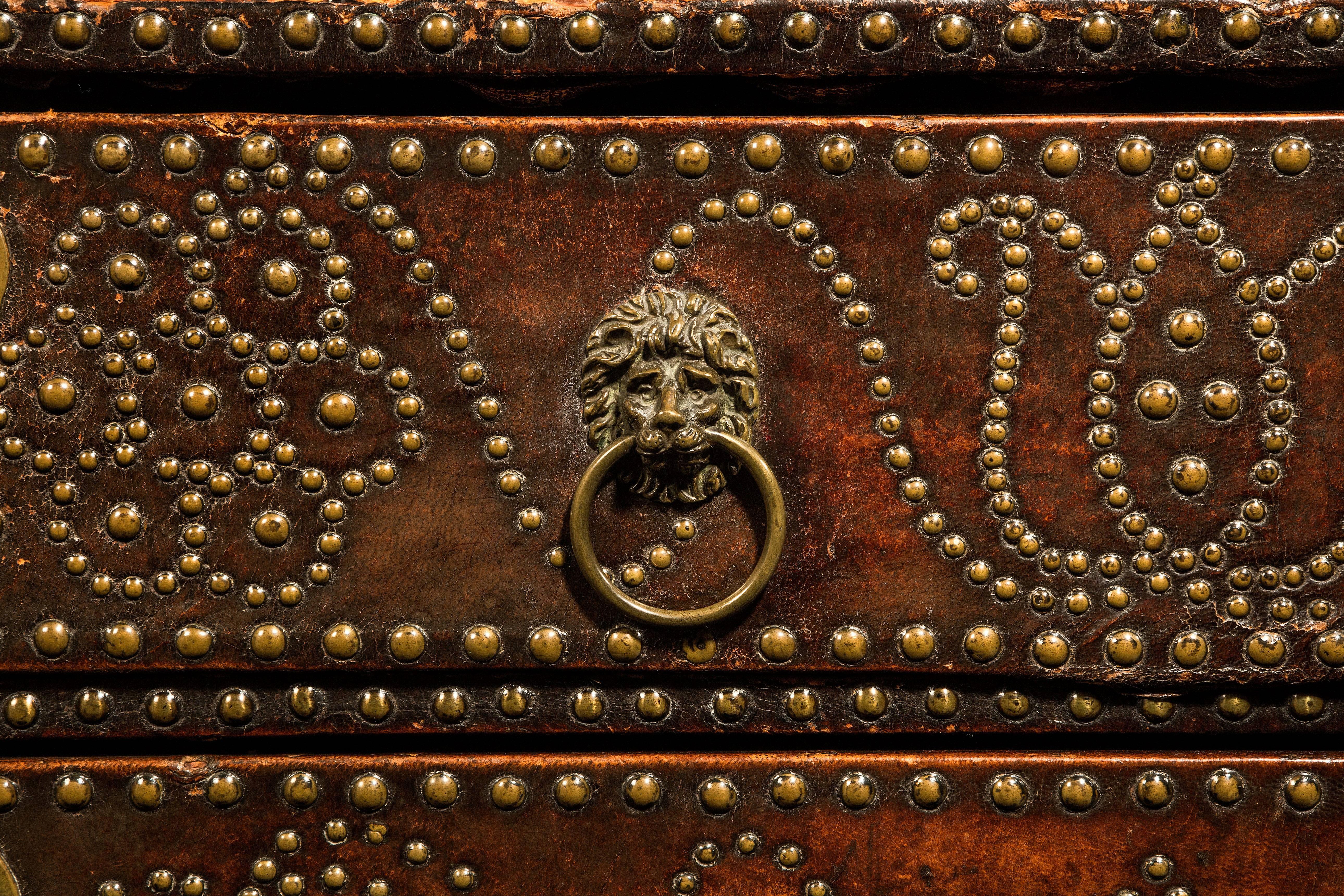 Queen Anne’s Leather Studded Linen Chest In Good Condition In Sutton Coldfield, GB