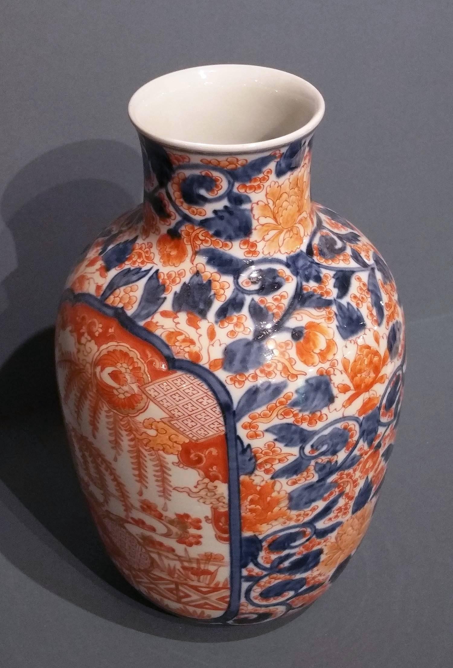 Pair of Long Neck Imari Vases In Excellent Condition In London, GB