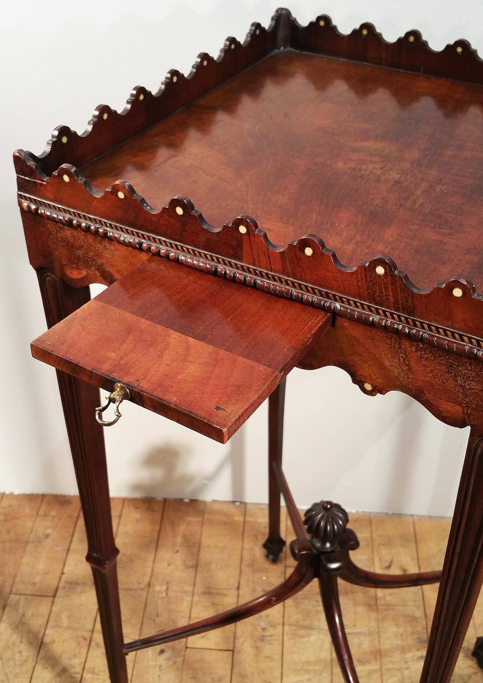 19th C. English Mahogany George III Kettle Stand  In Excellent Condition In London, GB