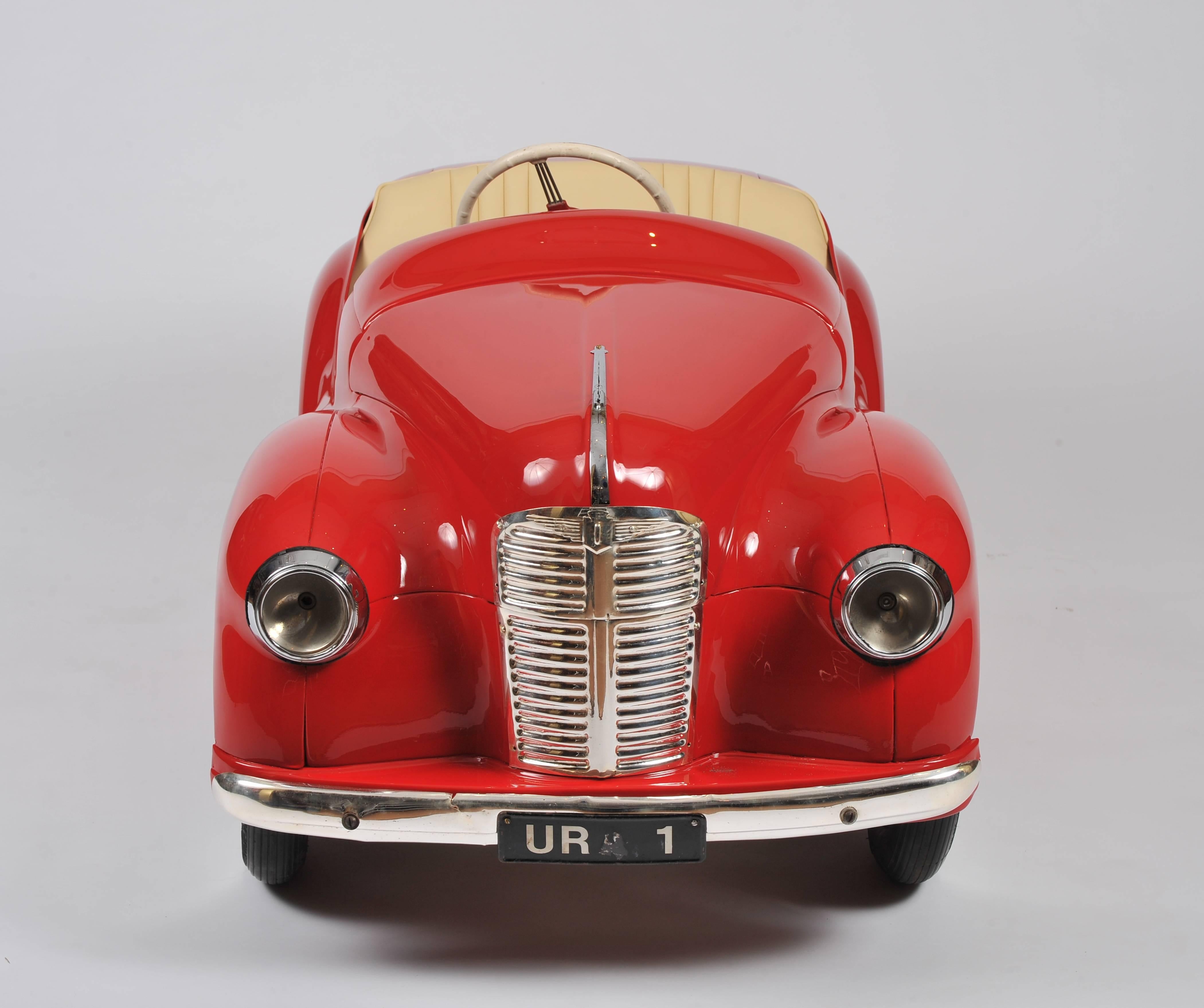 This superb and absolutely gorgeous child’s pedal car in the form of an Austin J40 is a numbered limited edition, and restored in full working order. This child’s pedal car is a model of a Classic car, with working horn and lights and numerically