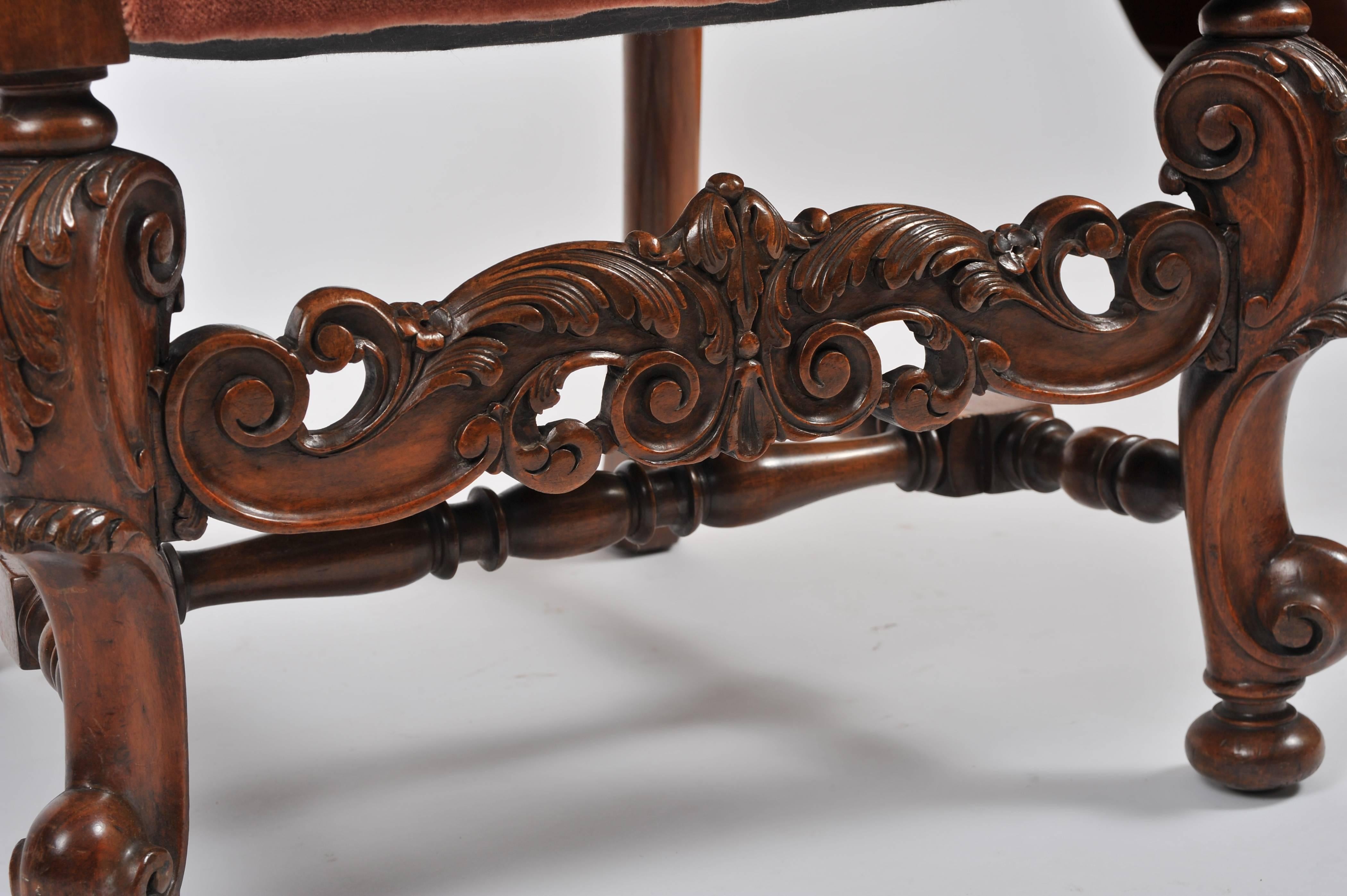 1920s Set of Walnut Dining Chairs In Excellent Condition In London, GB