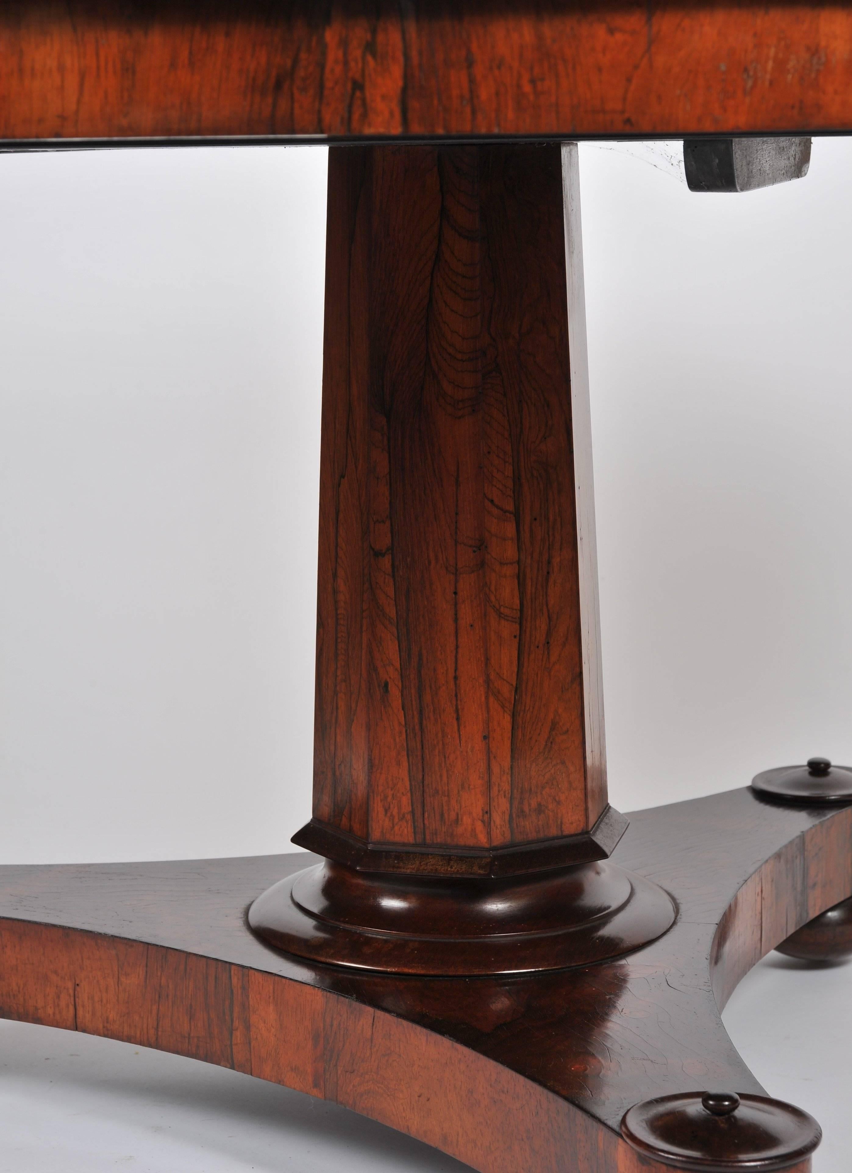 Mid-19th Century Rosewood Circular Tilt-Top Table In Excellent Condition In London, GB