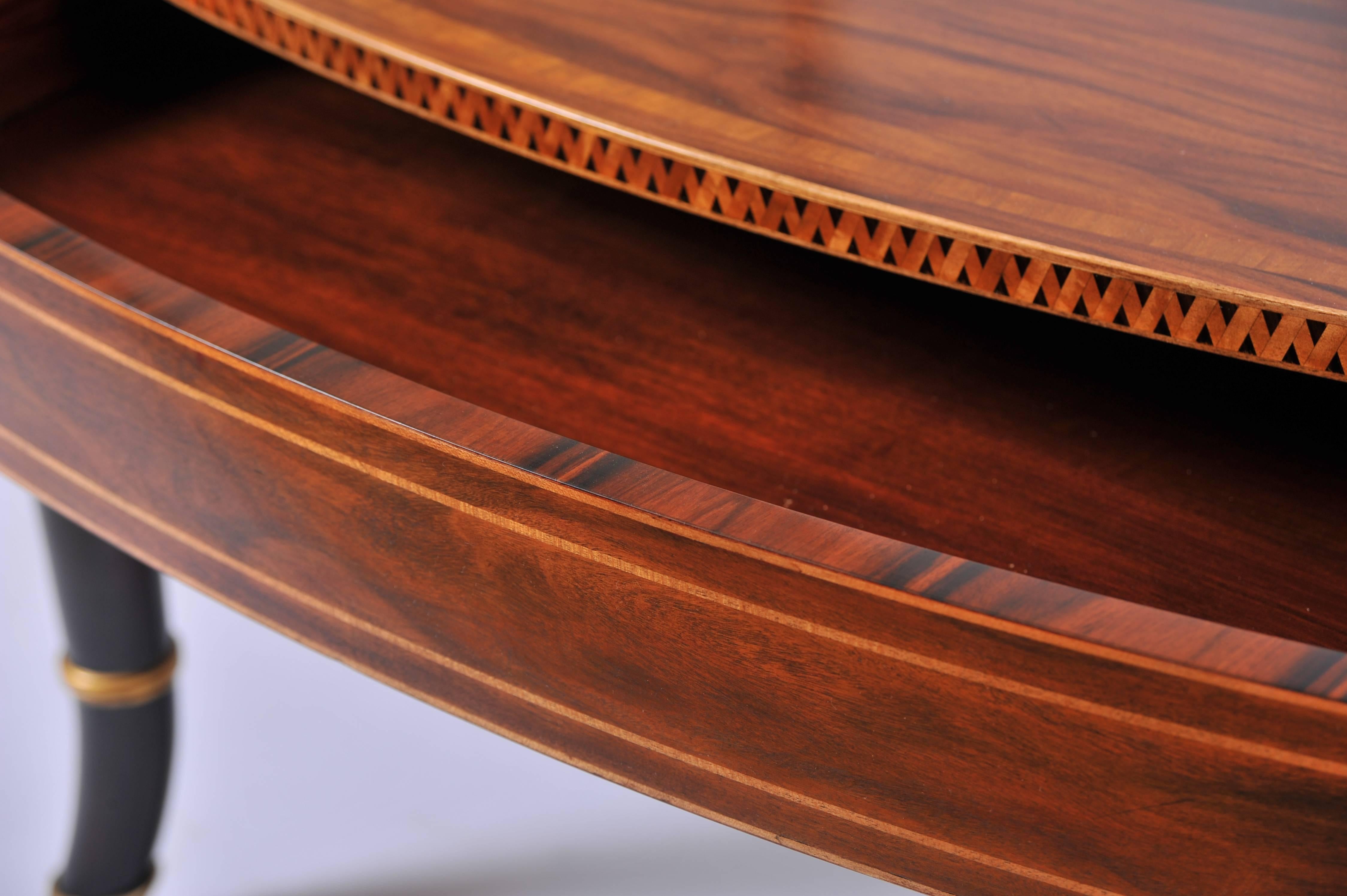 20th Century Oval Rosewood Coffee Table with Satinwood Crossbanding
