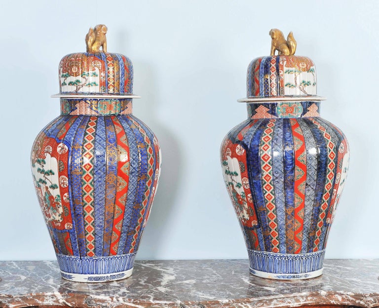 Pair of Japanese Imari Lidded Ginger Jars For Sale at 1stDibs