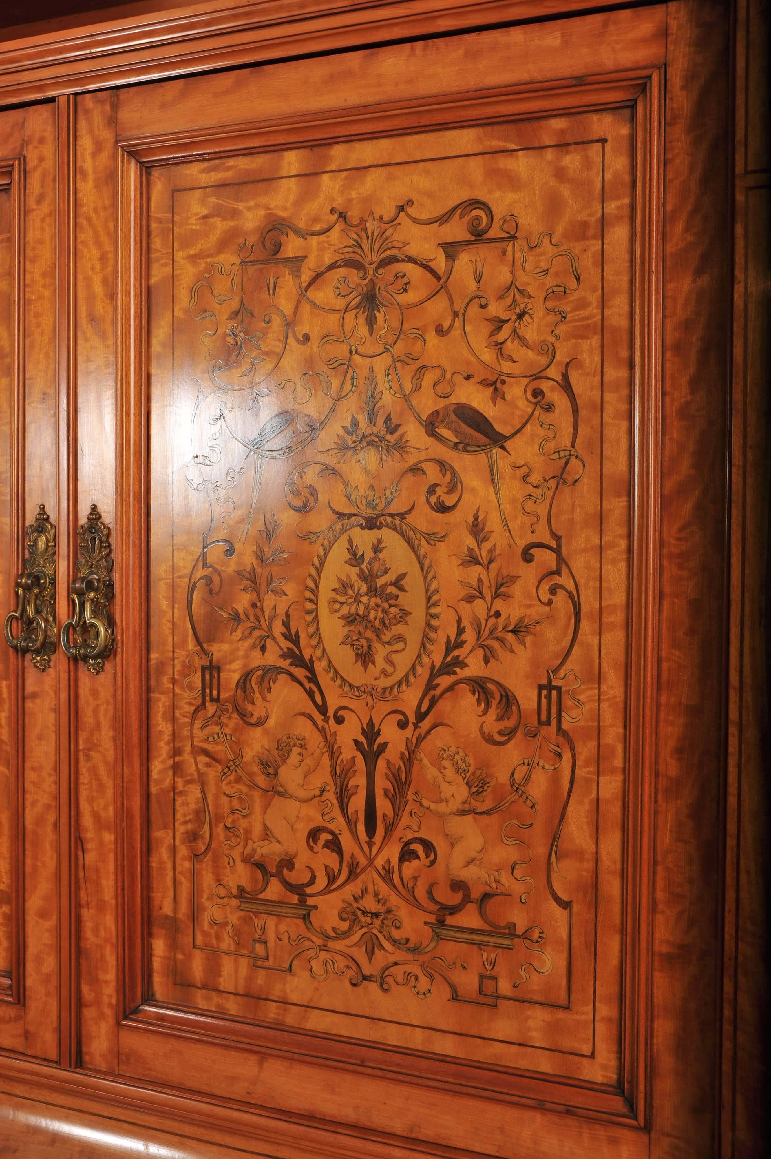 19th Century Large English Satinwood Wardrobe In Good Condition In London, GB