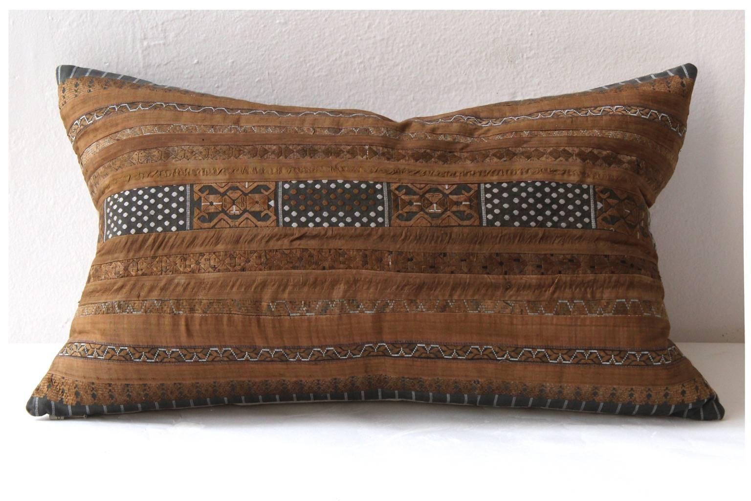 Bronze Huang Ping textile cushion. Vintage silk on cotton embroidered ribbons. Motifs of butterflies. 

Oatmeal linen on reverse.
75/25 goose feather and down inserts.
Concealed zippers.
Check our 1stdibs storefront for pillows in coordinating