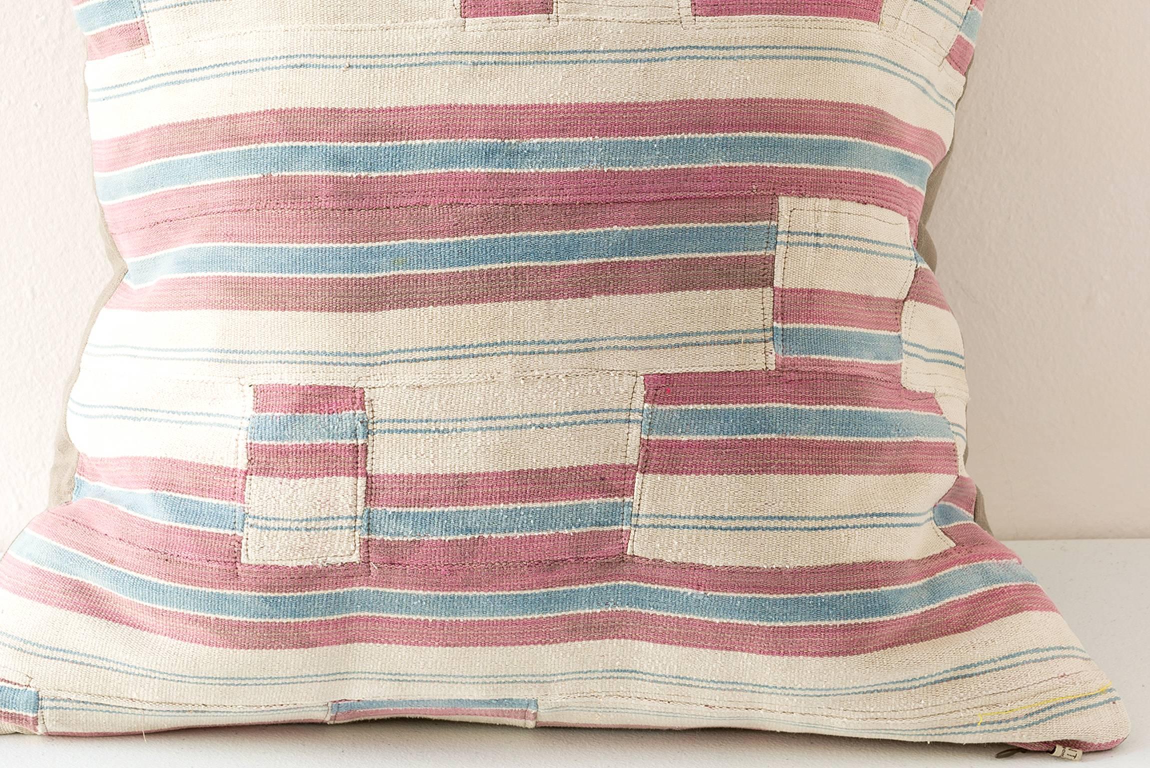 Stripwoven Cloth Cushion Off-White, Blue and Mauve  In Excellent Condition For Sale In Los Angeles, CA