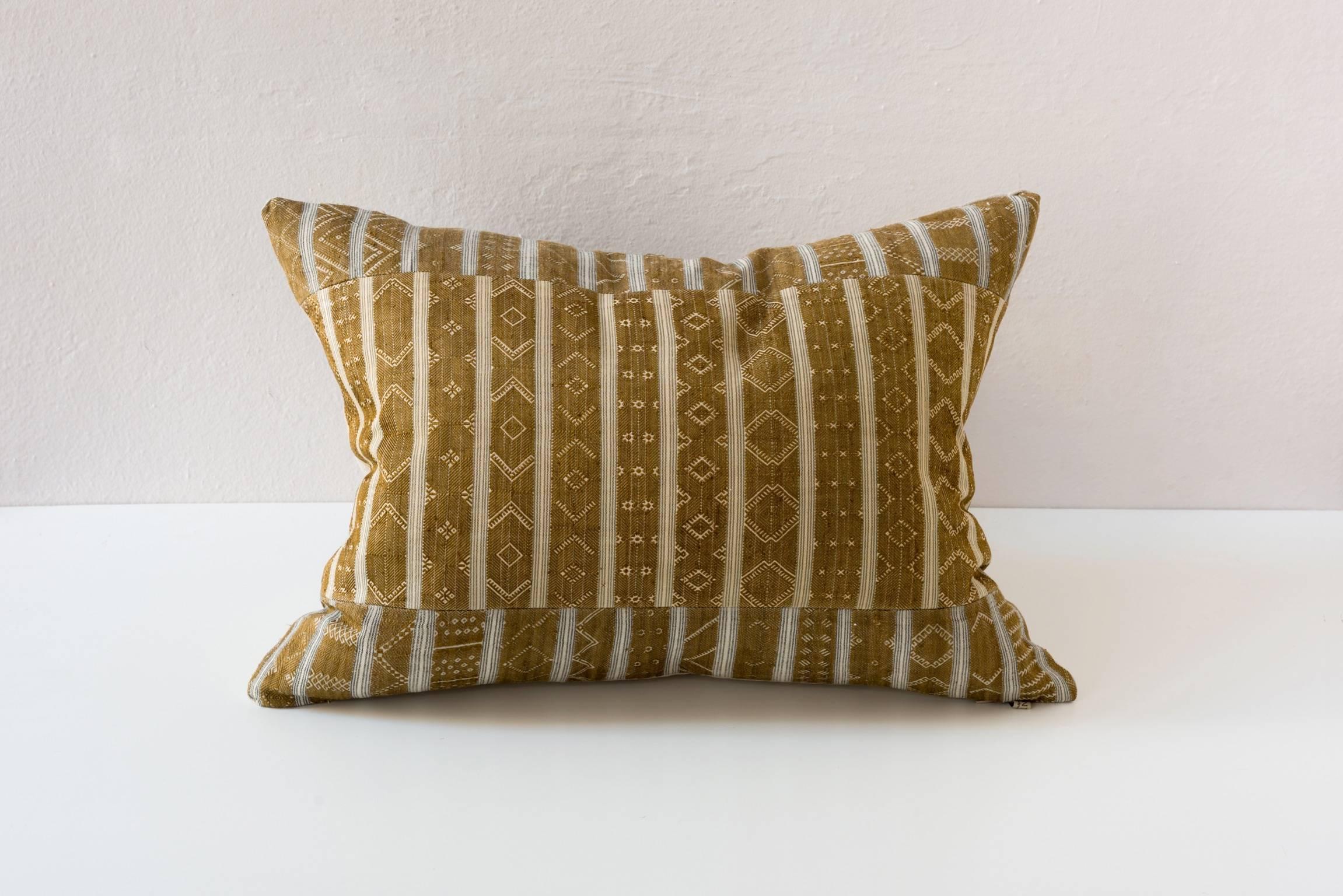 Vintage Miao Hand-Loomed Cushions in Gold with Geometric Motifs In Excellent Condition For Sale In Los Angeles, CA