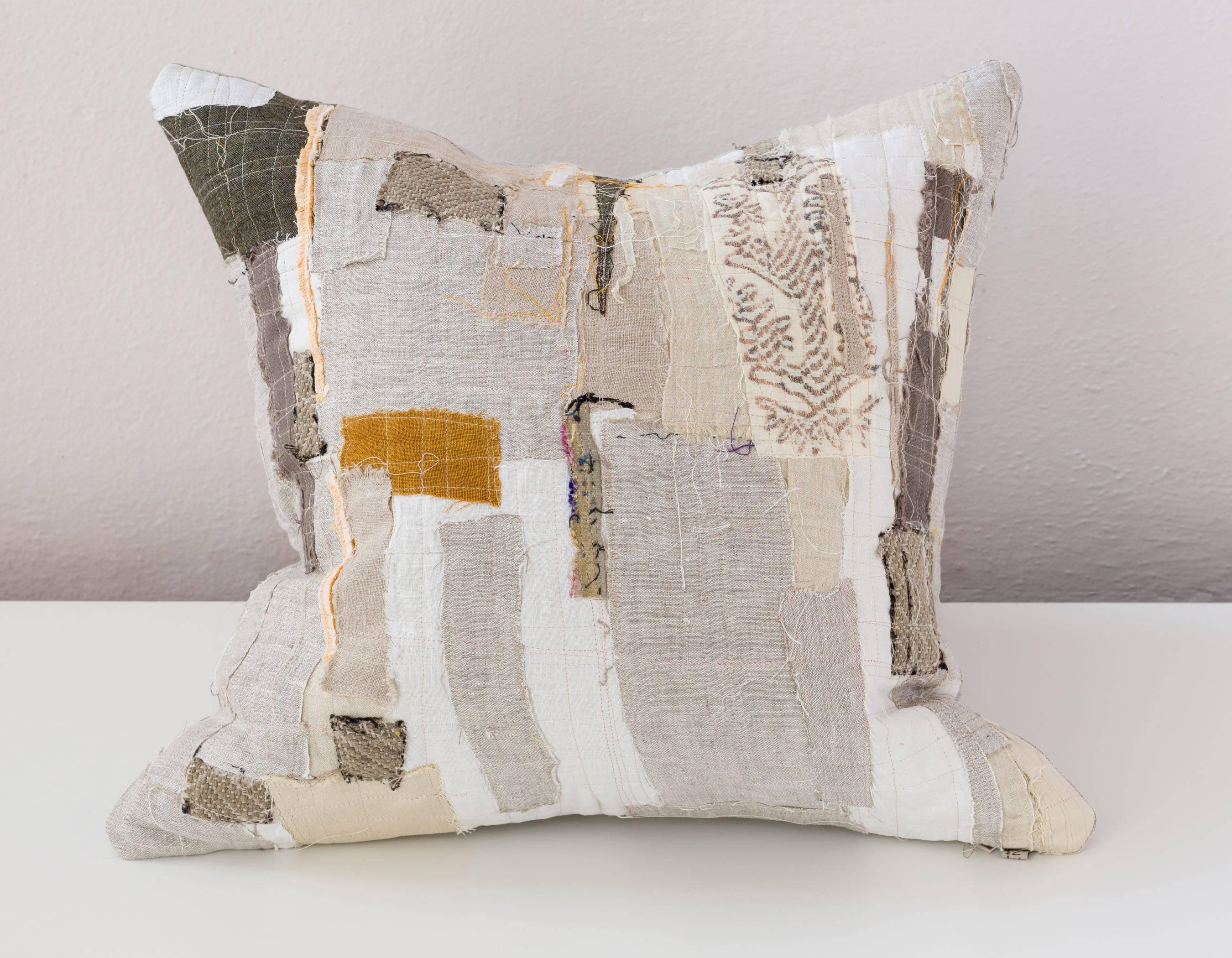 Harry Cushion in Grey with Gold In Excellent Condition For Sale In Los Angeles, CA