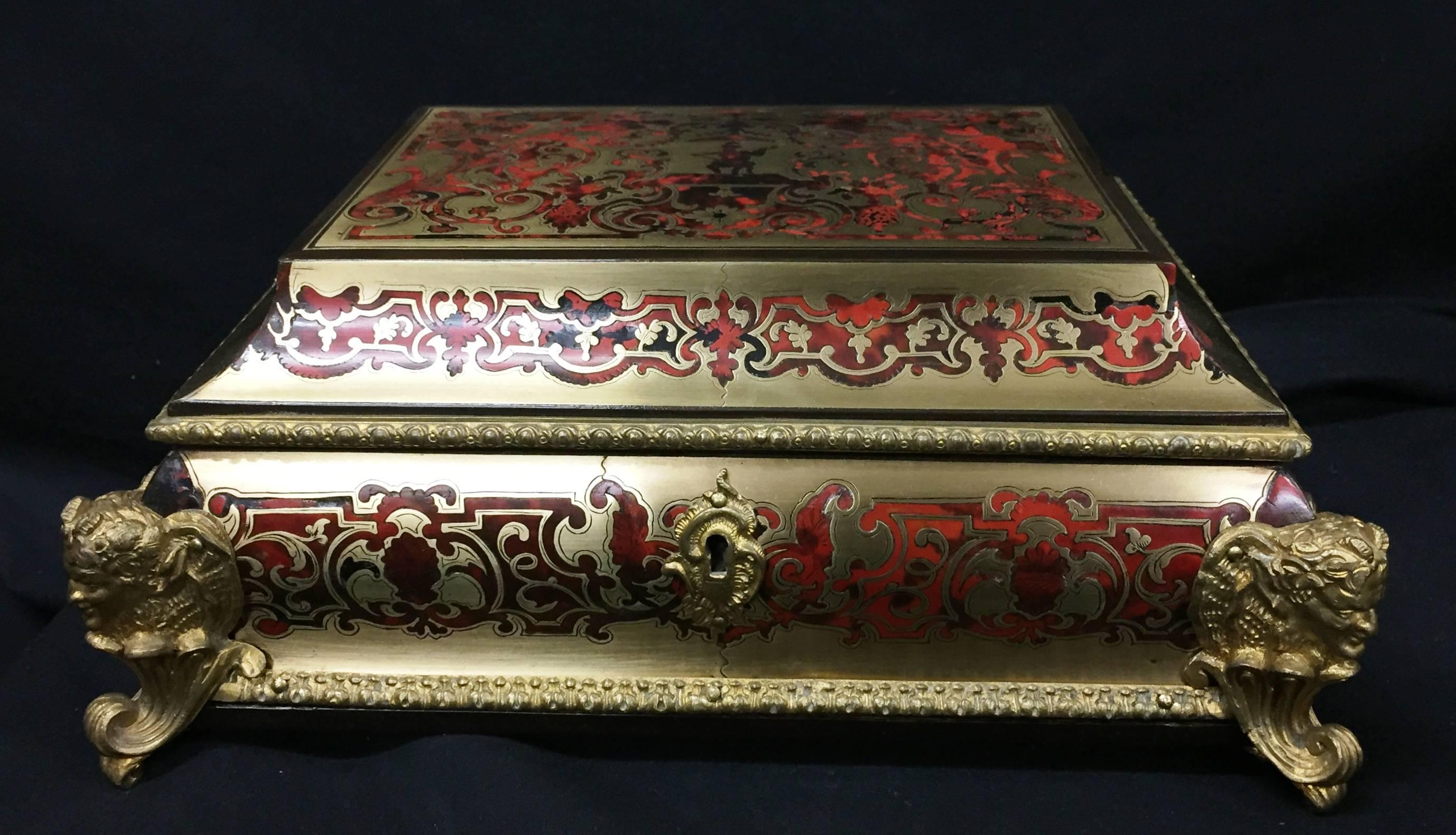 A good quality French tortoiseshell and brass inlaid Boulle casket, opening to reveal and velvet and silk lined interior, with a removable tray.