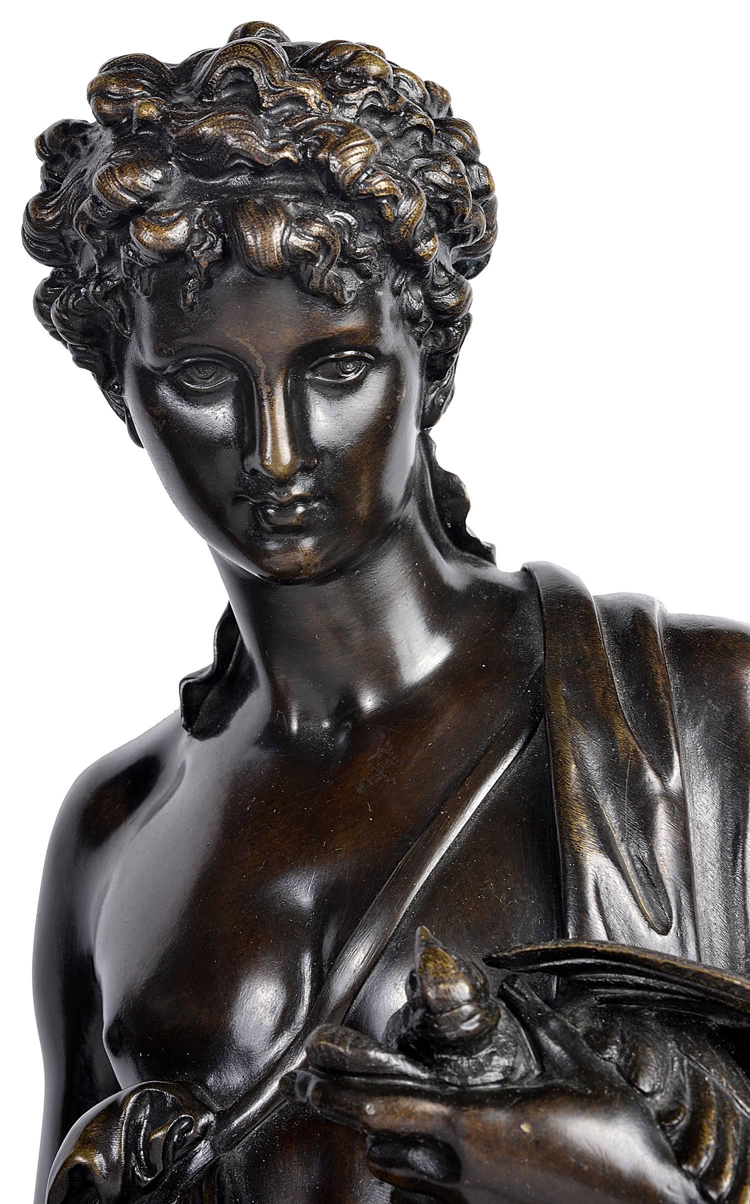 Coppia di statue di donne classiche in bronzo Grecho di Dumaige In condizioni buone in vendita a Brighton, Sussex
