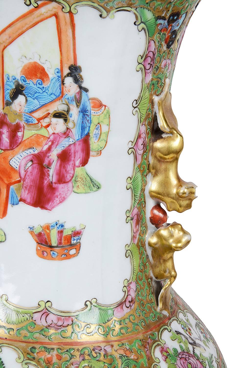 Peint à la main Grande paire de vases / lampes chinois en médaillons roses de Canton, 19ème siècle en vente