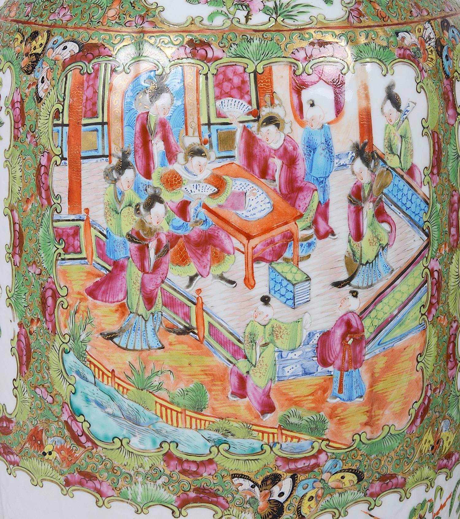 Chinois Grande paire de vases / lampes chinois en médaillons roses de Canton, 19ème siècle en vente