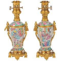 Paire de lampes à médaillons en forme de rose, XIXe siècle