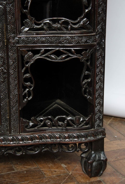 Mid-19th Century 19th Centuy Chinese hardwood corner cabinet.