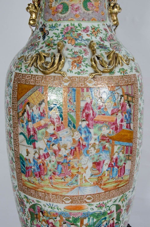 Große chinesische Rosenmedaillon-Vase auf Ständer aus dem 19. Jahrhundert im Angebot 2