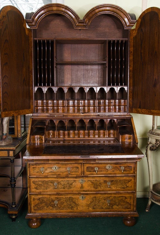 Walnussholz-Doppelkuppel-Bürostühle aus der Queen Anne-Periode, 18. Jahrhundert (Furnier) im Angebot