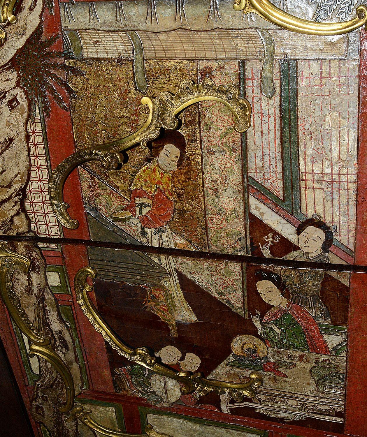 XIX secolo Commodo laccato in stile Chinoiserie del XVIII secolo. in vendita