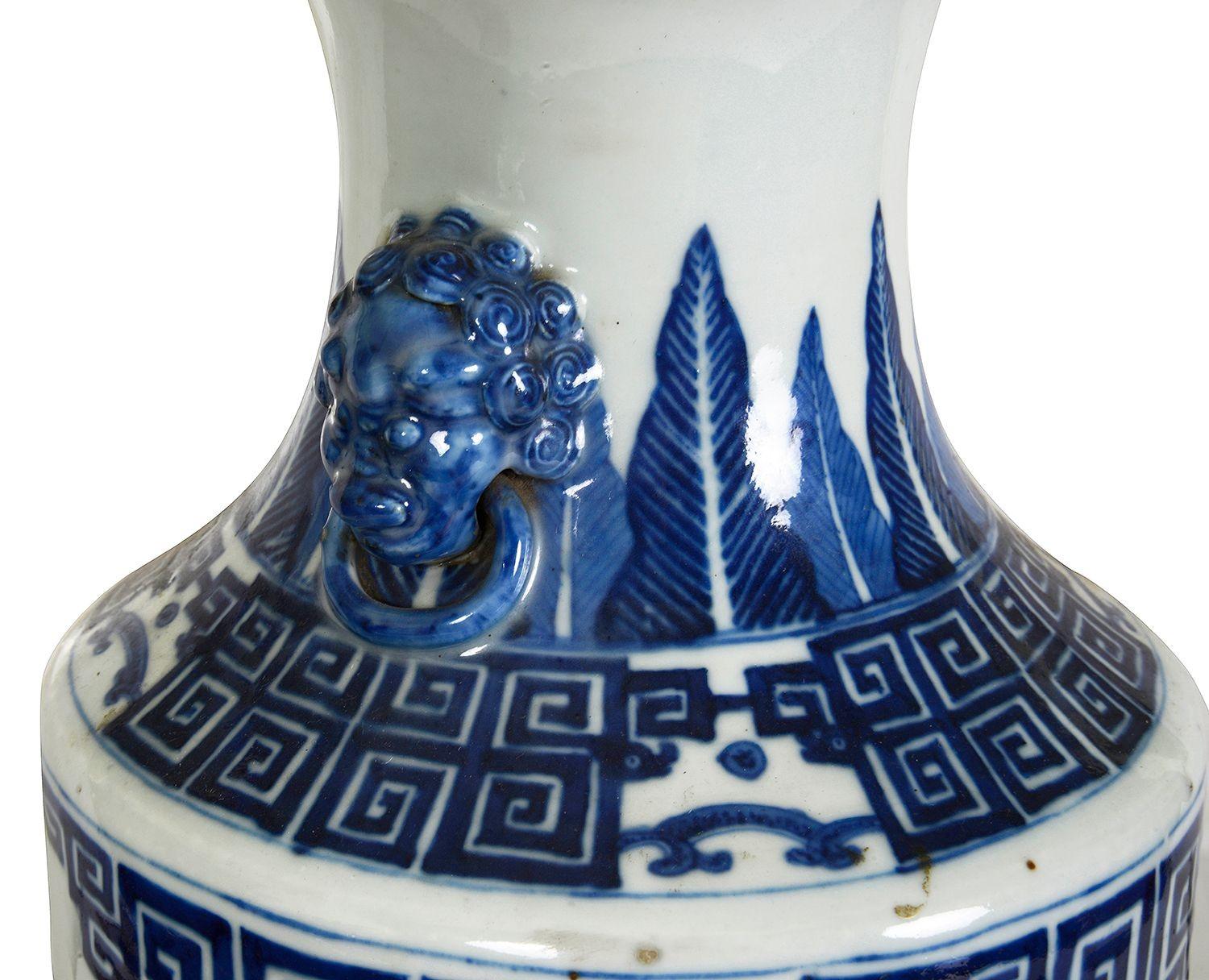 Jarrón / lámpara de porcelana china azul y blanca, S. XIX Pintado a mano en venta