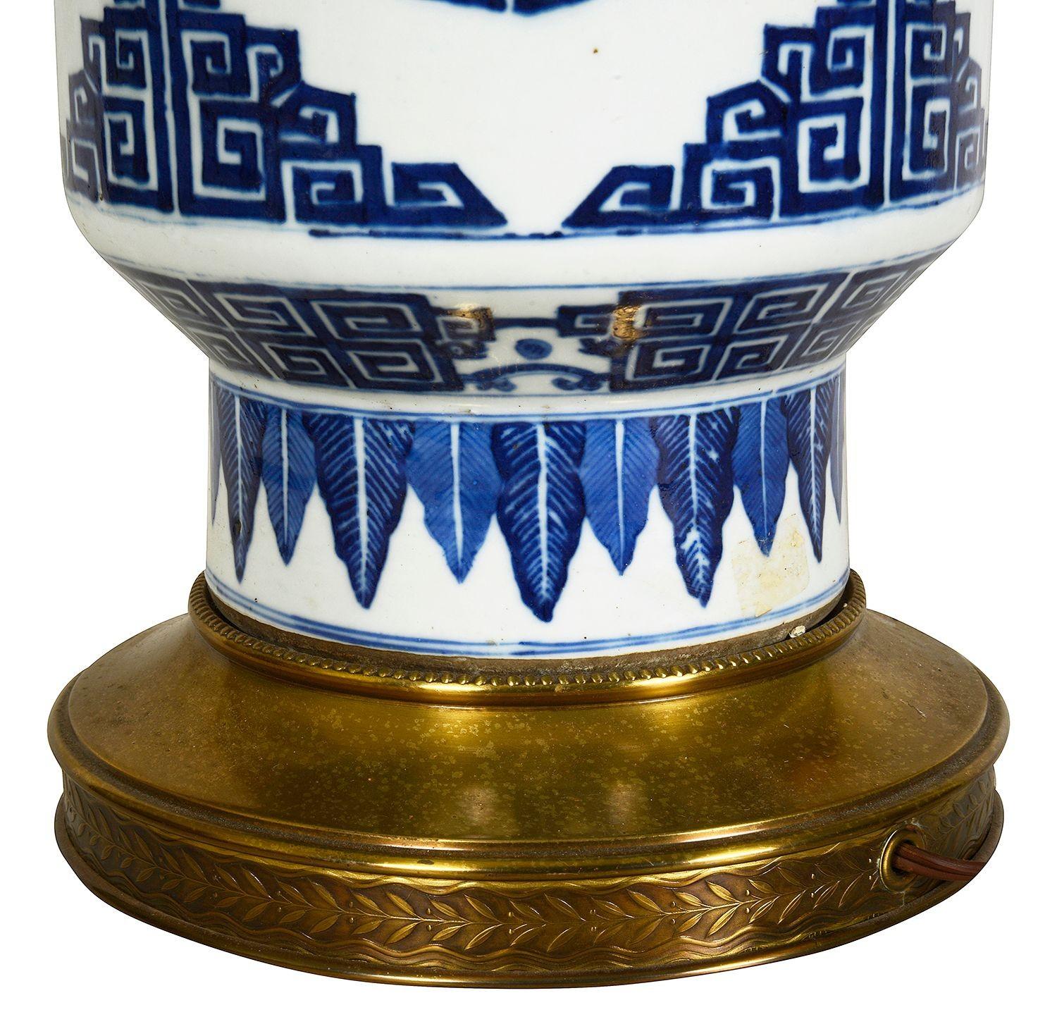 Jarrón / lámpara de porcelana china azul y blanca, S. XIX siglo XIX en venta