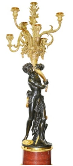 Coppia di grandi candelabri in bronzo di ottima qualità in stile Luigi XVI, risalenti al 1860 circa.