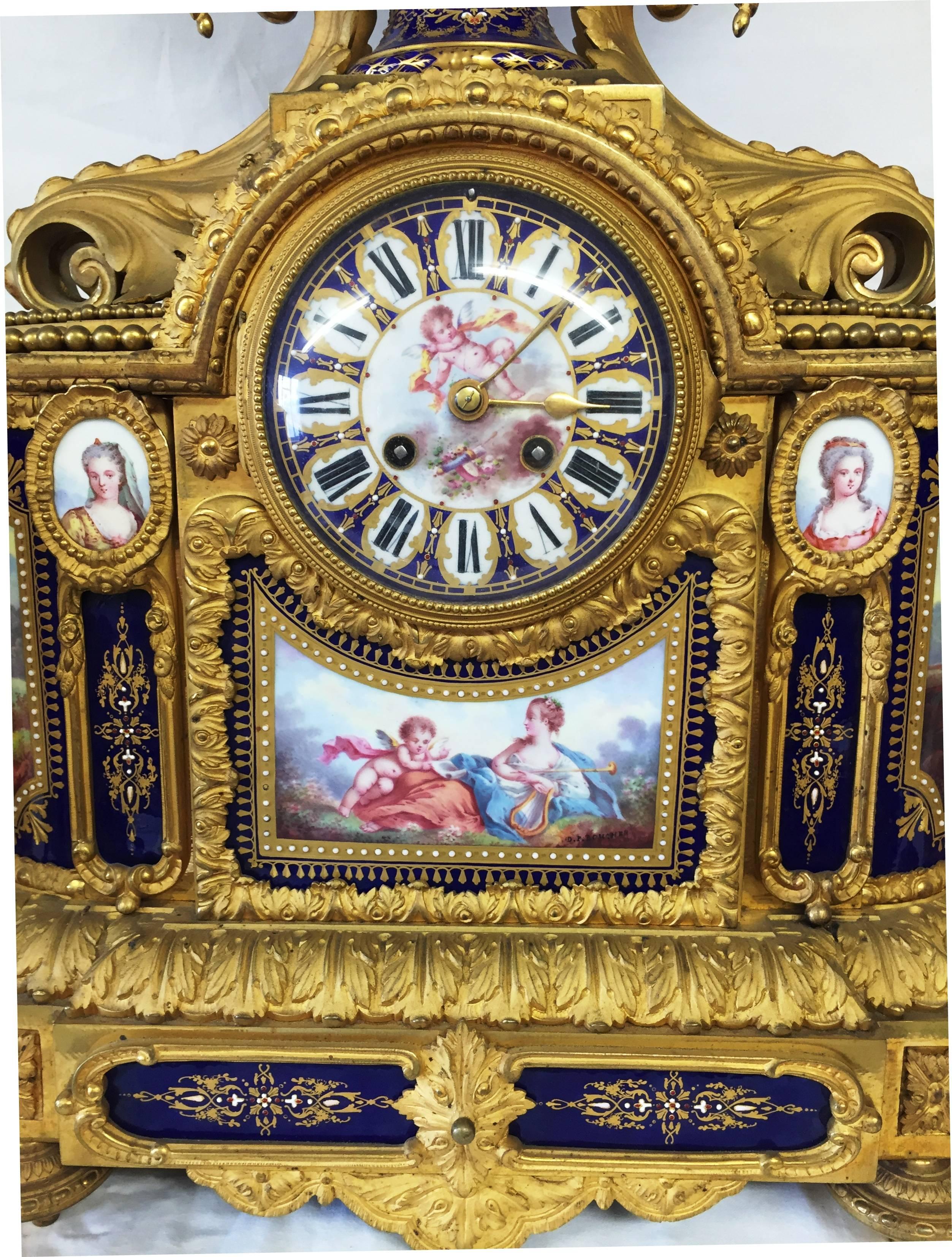 Sevres-Uhrset aus dem 19. Jahrhundert (Französisch) im Angebot