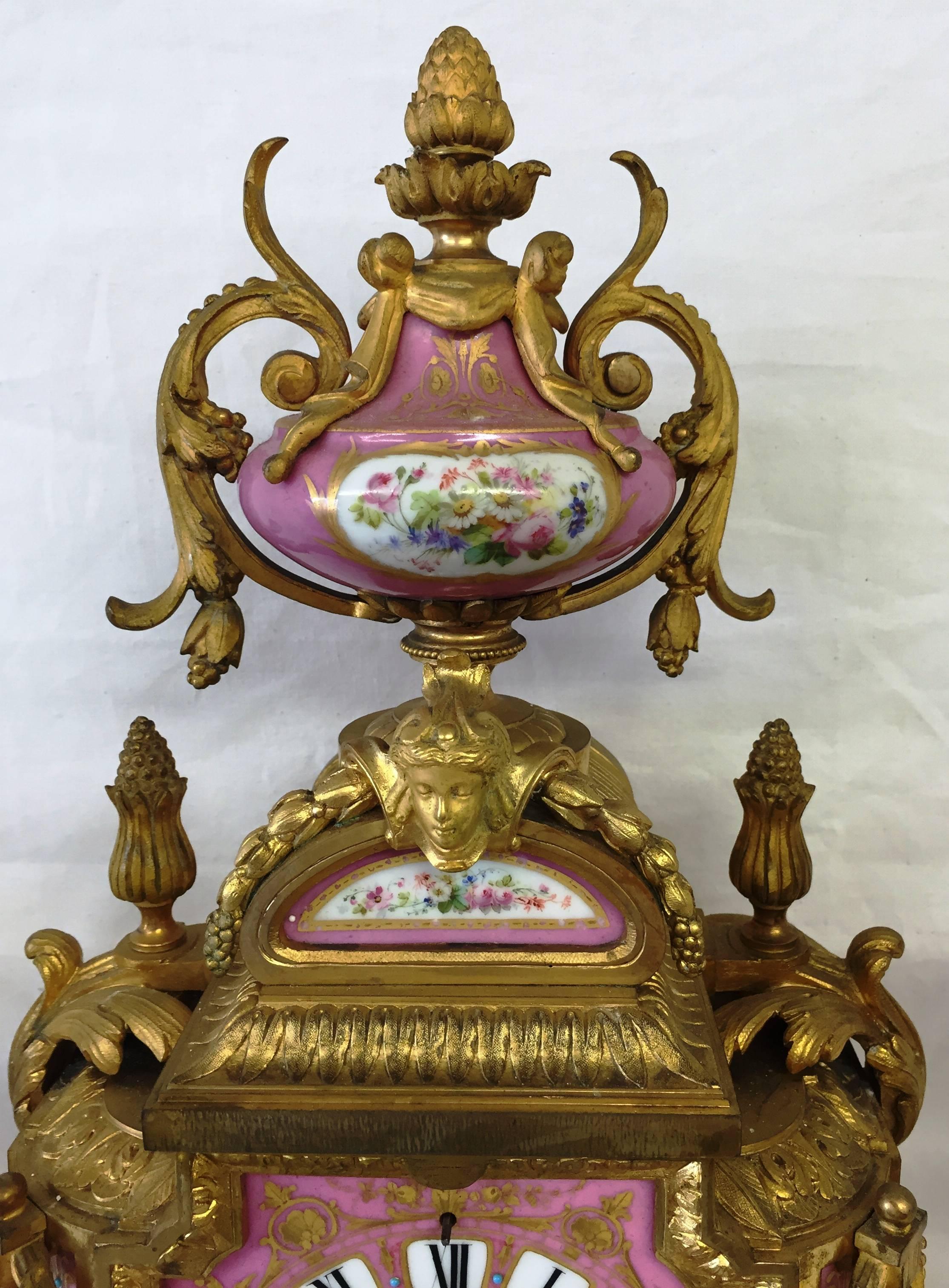 19th Century French Sevres Porcelain Clock Set In Good Condition For Sale In Brighton, Sussex