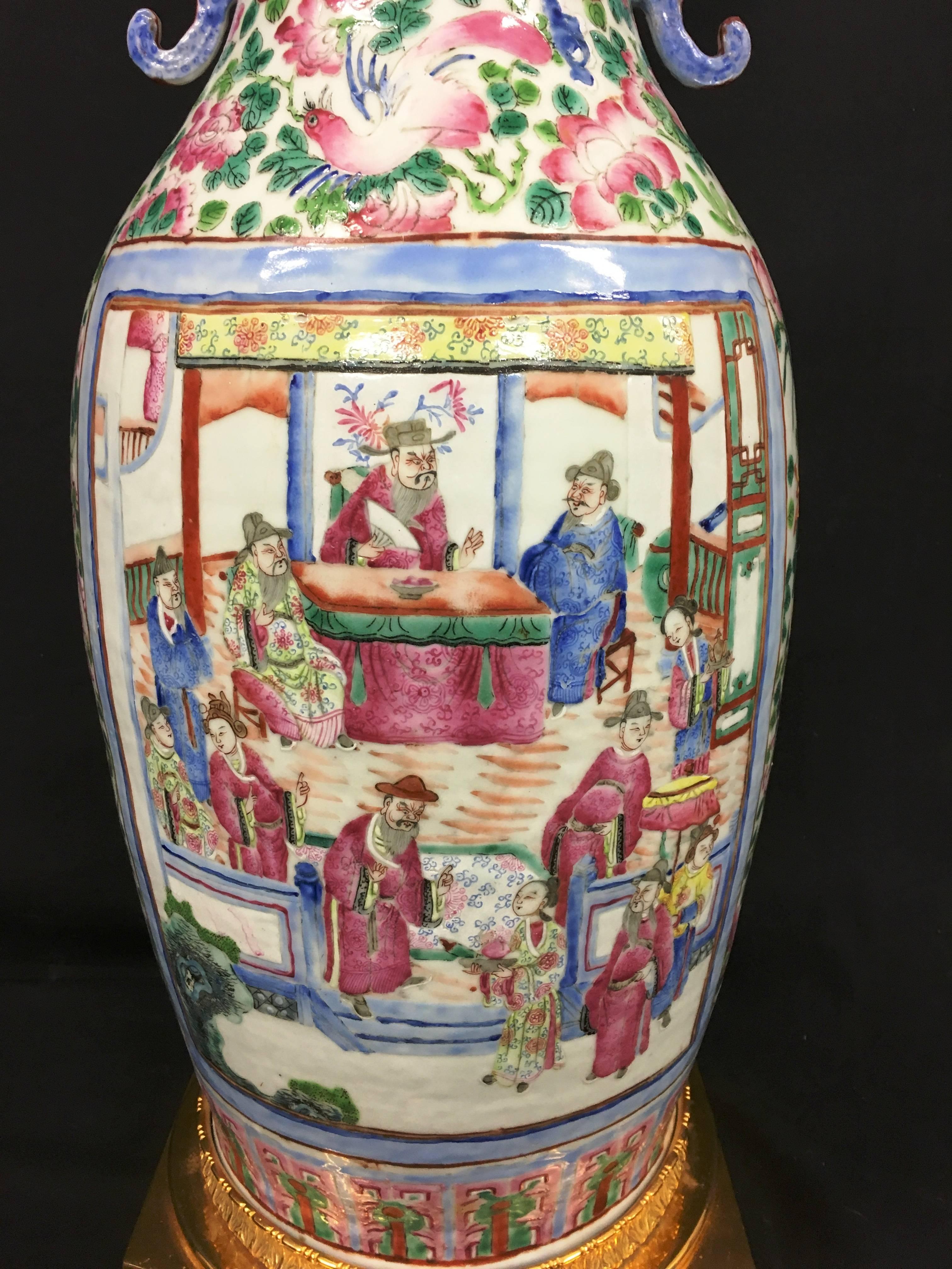 Exportation chinoise Grand vase ou lampe chinois du 19ème siècle de style Famille Rose en vente