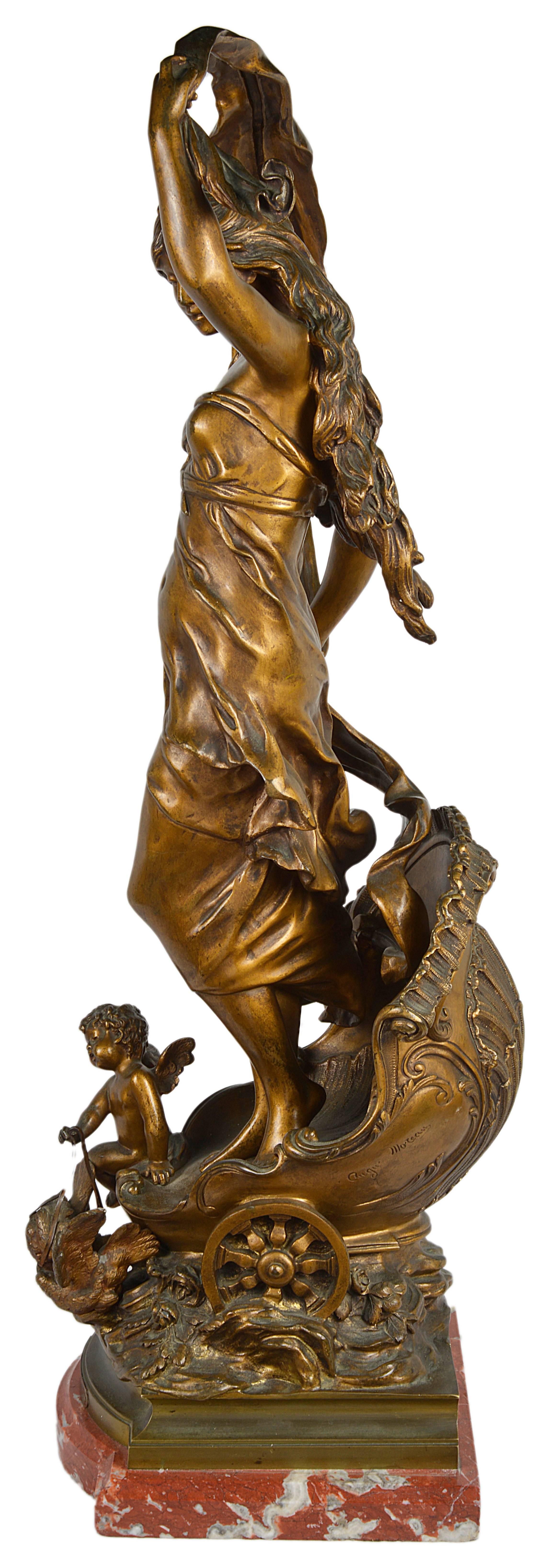 Le Chariot d'Aurore. Aurora, Apollo. Aurore est représentée dans son char, accompagnée des heures et annoncée par Apollon ;
Patine dorée. Signé ; Auguste Moreau (1834-1917) était un célèbre sculpteur français. Il est né en 1834 à Paris. Il était le