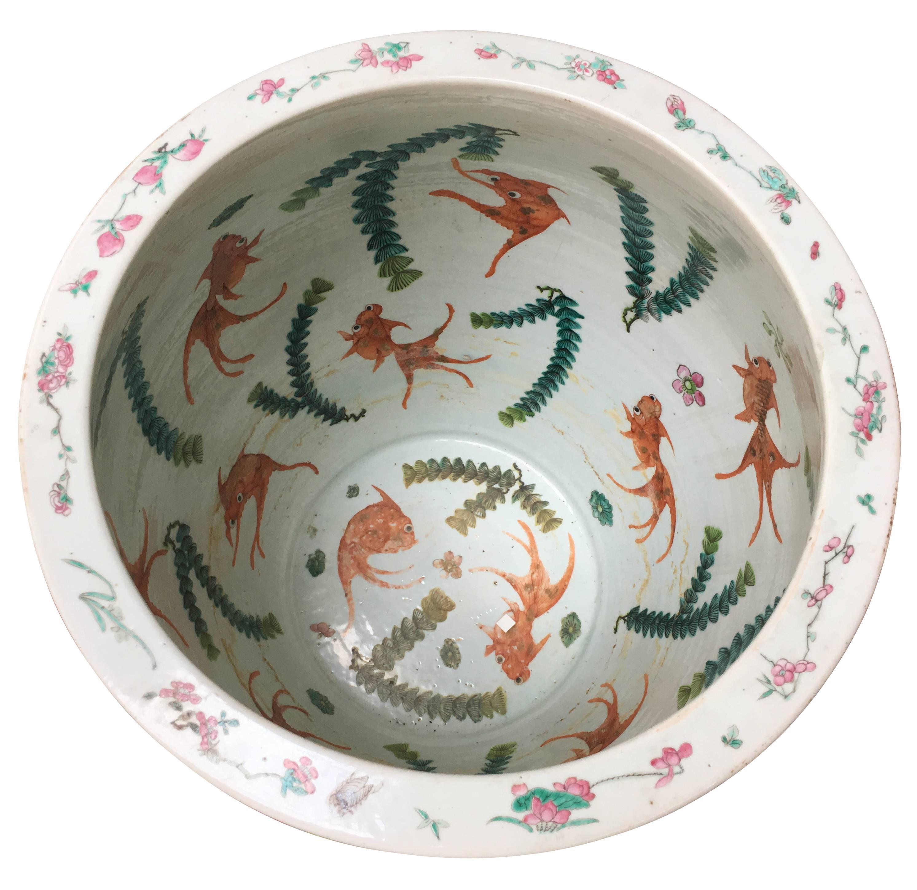 Chinese 19th Century Famille Rose Fish Bowl In Excellent Condition For Sale In Brighton, Sussex