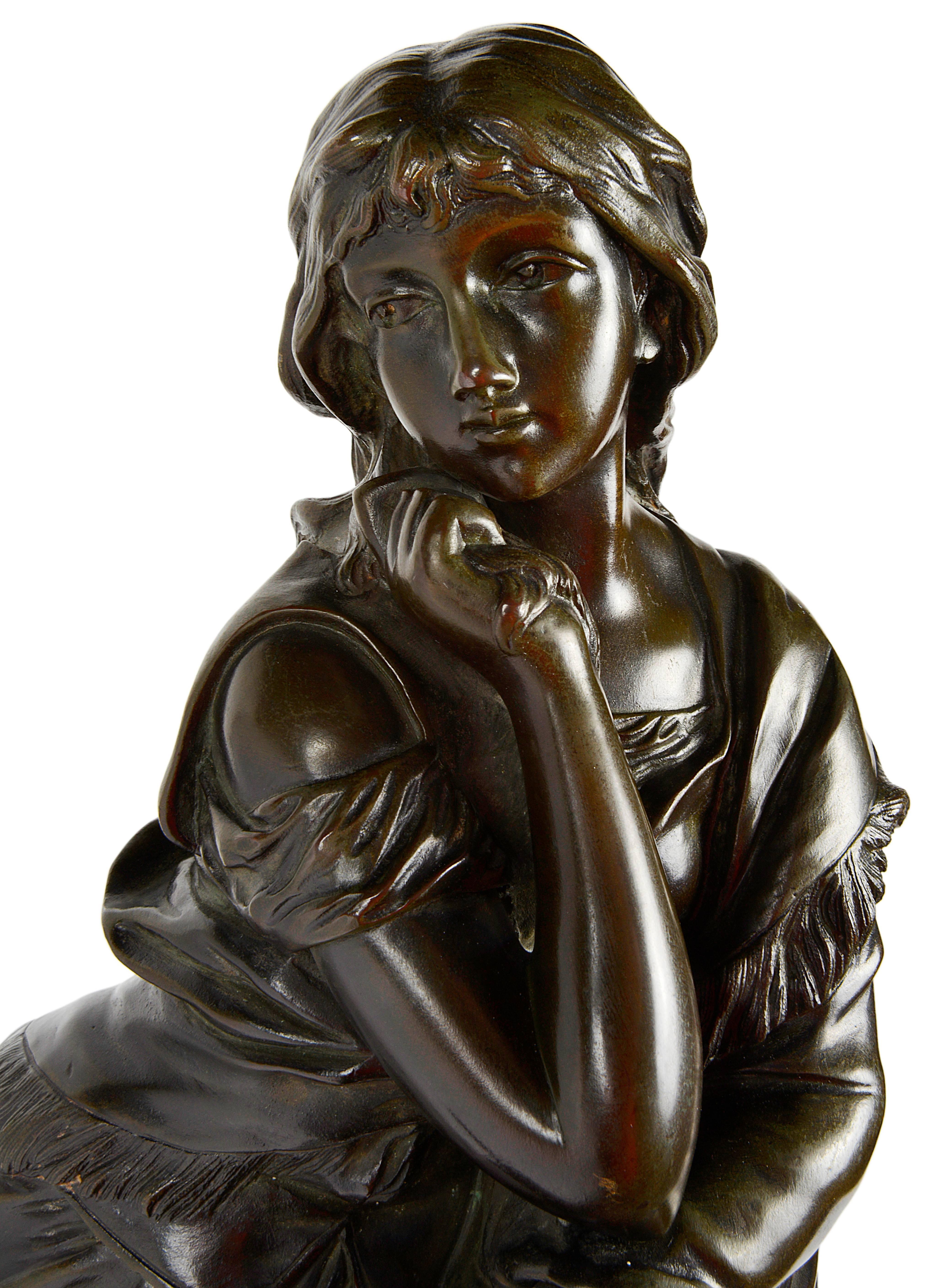Francese Statua classica in bronzo di giovane ragazza con mandolino 'Mignon' firmata A. Gaudez in vendita