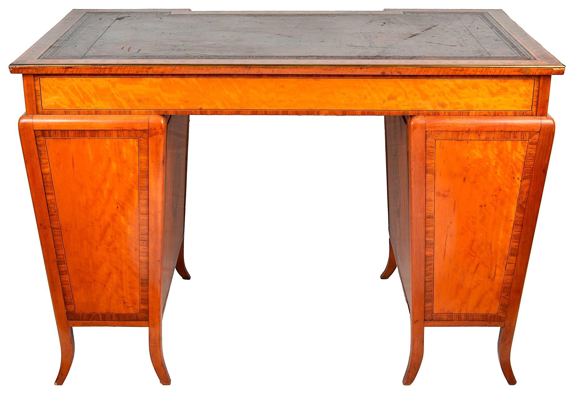 Kniehocker-Schreibtisch aus Seidenholz, 19. Jahrhundert (Englisch) im Angebot
