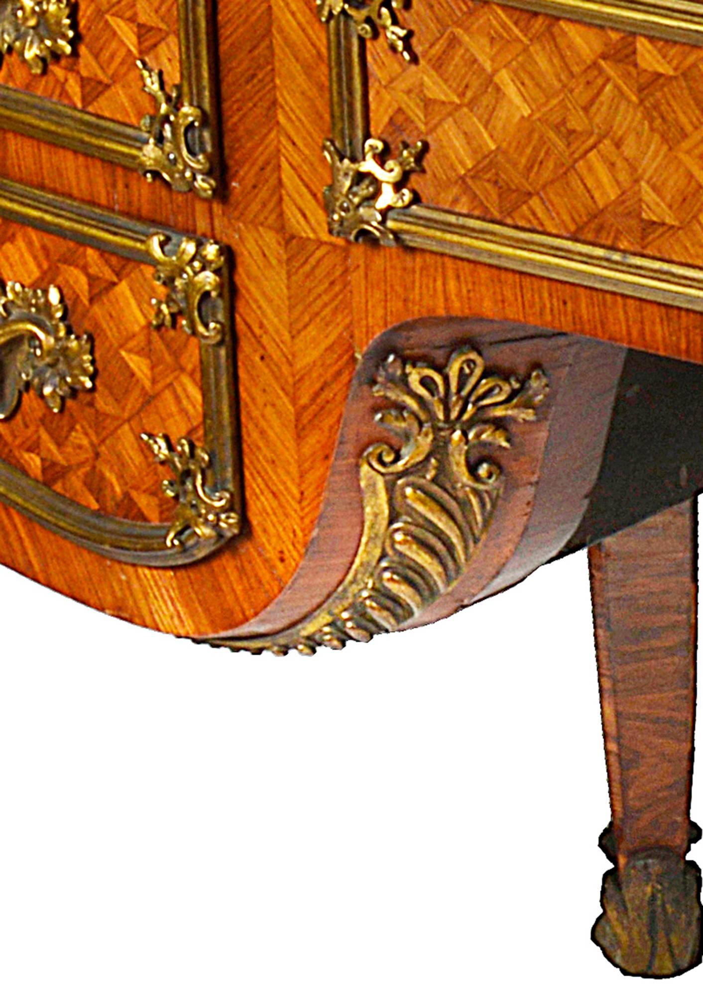 Großer Bureau-Teller im Louis-XV-Stil des 19. Jahrhunderts (Vergoldet) im Angebot