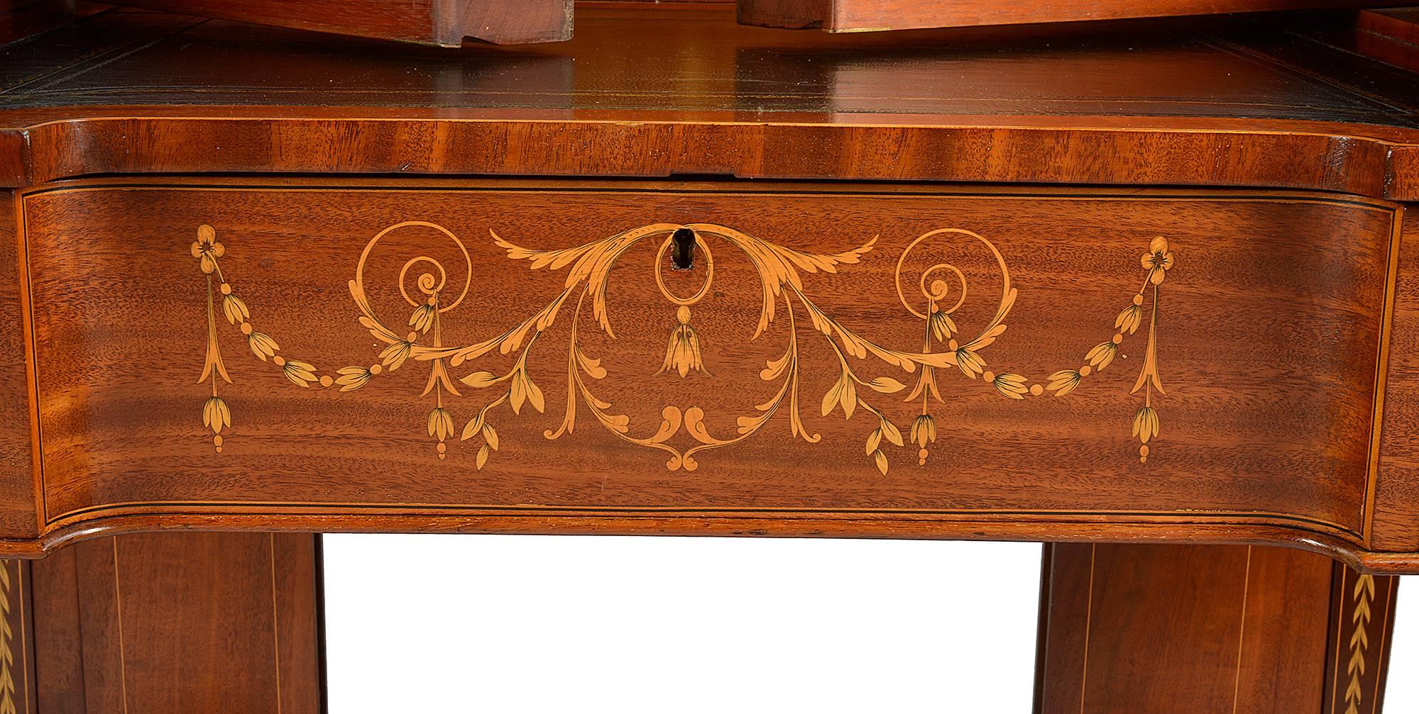 Schreibtisch mit Intarsien aus dem 19. Jahrhundert im Sheraton-Stil im Zustand „Hervorragend“ im Angebot in Brighton, Sussex