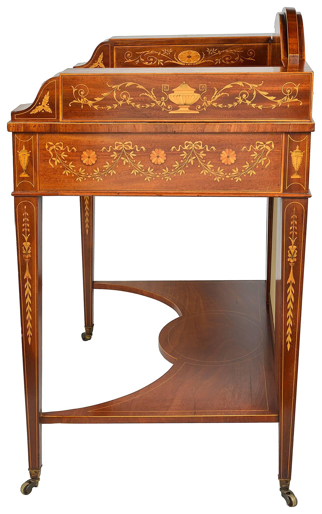 Schreibtisch mit Intarsien aus dem 19. Jahrhundert im Sheraton-Stil im Angebot 1